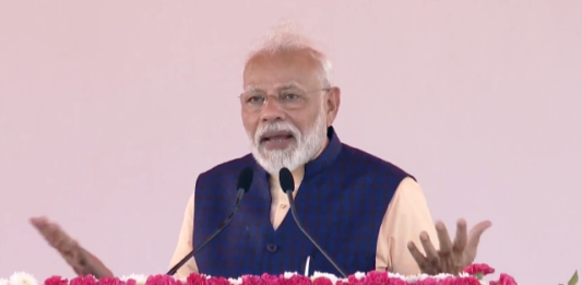 “स्टैच्यू ऑफ यूनिटी” पर श्रद्धांजलि देकर PM मोदी ने साधा पाक पर निशाना, कहा जो युद्ध नहीं जीत सकते वो डाल रहे फूट स्टैच्यू ऑफ यूनिटी