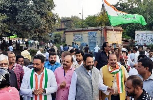 विधानसभा उपचुनाव के लिए वोट मांगने निकले कांग्रेस प्रत्याशी ने कहा, योगी सरकार में जनता कर रही त्राहि-त्राहि दिलप्रीत सिंह