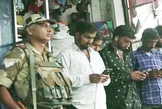 कश्मीर में शुरू हुई पोस्टपेड मोबाइल सेवाएं, लोगों को मिली बड़ी राहत एसएमएस सेवा