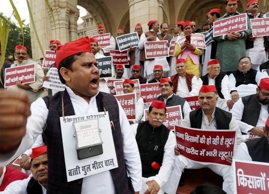 UP: संविधान दिवस पर बुलाए गए विशेष सत्र से कांग्रेस-सपा का बहिष्कार, प्रदर्शन संविधान दिवस