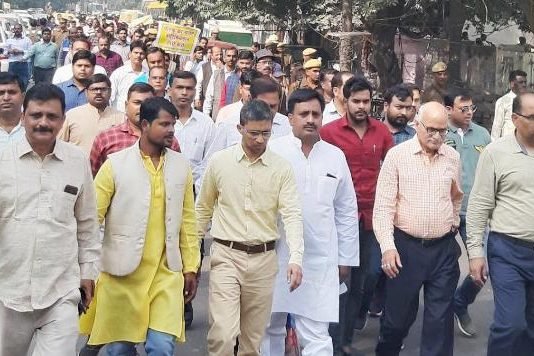 पीएफ घोटाले के विरोध में प्रदर्शन कर रहें बिजली कर्मचारियों से मिला AAP का प्रतिनिधि मंडल घोटाले के विरोध