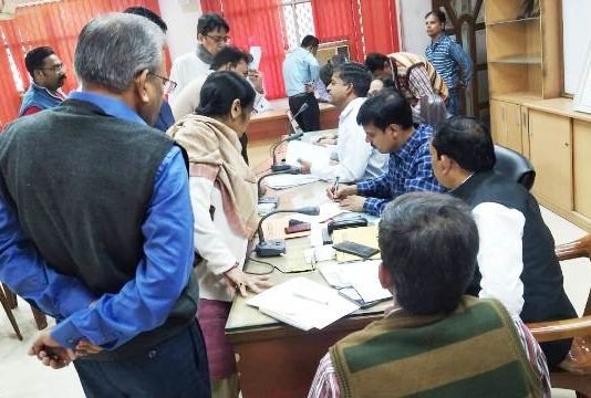 LDA में छलका फरियादी का दर्द, आवास की उम्मीद लगाए पिता ने छोड़ी दुनिया, कब्जा न दे मुझे भी किया जा रहा जान देने को मजबूर जनता अदालत