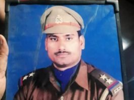 पत्नी से विवाद पर दरोगा ने फांसी लगाकर दी जान, घरवालों के इंतजार में लटकती रही लाश दरोगा ने फांसी