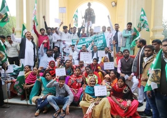 योगी सरकर के विरोध में जदयू ने किया प्रदर्शन, कहा भाजपा का भय मुक्त प्रदेश का नारा भी साबित हुआ खोखला अनूप सिंह पटेल