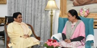 उन्नाव कांड: अखिलेश के धरने के बाद राज्यपाल से मिलकर बोलीं मायावती, महिला होने के नाते हूं काफी ज्यादा चिंतित मायावती अनंदीबेन पटेल