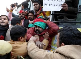 प्रदर्शन के दौरान बवाल