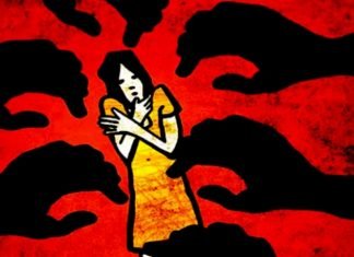 पुलिस की कार्रवाई से क्षुब्द्ध नाबालिग गैंगरेप पीड़िता ने मां-बाप के साथ वाराणसी SSP ऑफिस के बाहर खाया जहर गैंगरेप पीड़िता