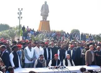 जनेश्वर पार्क पहुंचे अखिलेश, बोले ‘ठोक देंगे’ और ‘जुबान खींच लेंगे’ जैसी भाषा का इस्तेमाल कर रही भाजपा जनेश्वर मिश्र