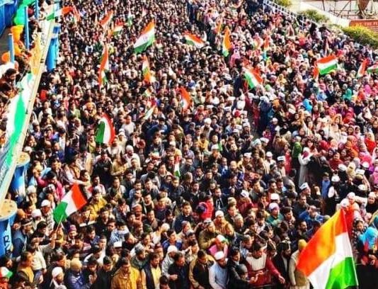 शाहीन बाग में मना गणतंत्र का जश्न, जनसैलाब के बीच महिलाओं ने फहराया तिरंगा गणतंत्र का जश्न