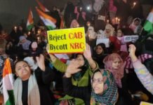 शहीन बाद की तर्ज पर CAA के खिलाफ लखनऊ में दूसरे दिन भी प्रदर्शन जारी, खुले आसमान के नीचे रातभर घंटाघर पर डटीं रहीं महिलाएं घंटाघर