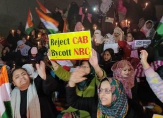 शहीन बाद की तर्ज पर CAA के खिलाफ लखनऊ में दूसरे दिन भी प्रदर्शन जारी, खुले आसमान के नीचे रातभर घंटाघर पर डटीं रहीं महिलाएं घंटाघर
