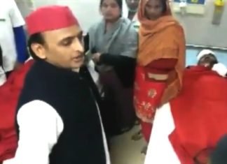 डॉक्‍टर पर भड़के अखिलेश