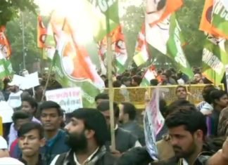 ननकाना साहिब पर पथराव के विरोध में PAK उच्चायोग के बाहर BJP,कांग्रेस का प्रदर्शन ननकाना साहिब
