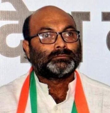 उत्तर प्रदेश में धान खरीद बेहद कम होने से बिचैलियों के हाथों ठगा जा रहा किसान: अजय लल्लू लल्लू को सजा