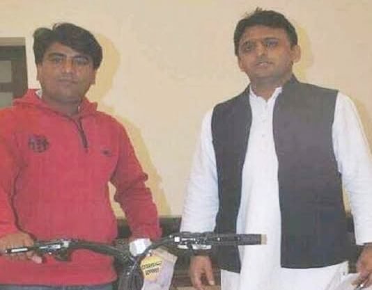 रणजीत बच्चन की हत्या पर अखिलेश ने मांगा योगी सरकार से इस्तीफा रणजीत बच्चन
