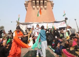 घंटाघर पर प्रदर्शन