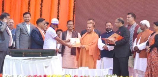 सीएम योगी की घोषणा, युवाओं को इंटर्नशिप कराएगी सरकार, देगी ढाई हजार रुपये महीना रोजगार मेले