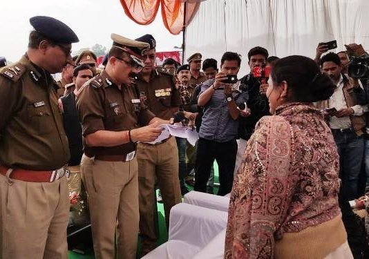 ‘जनसुनवाई आमने-सामने’ कार्यक्रम के पहले दिन 48 मामले पहुंचे पुलिस लाइन, लापरवाही पर दो चौकी इंचार्ज हुए लाइन हाजिर जनसुनवाई आमने-सामने