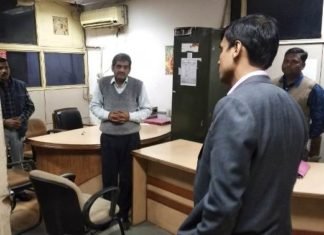 निरीक्षण के दौरान कार्यालय में कबाड़ व टूटी कुर्सियां देख भड़के LDA सचिव ने रोका इंजीनियरों का वेतन इंजीनियरों की कार्यप्रणाली