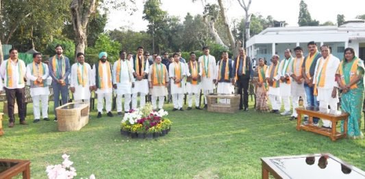 बागी विधायक