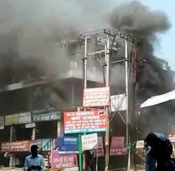 ACP ऑफिस की बिल्डिंग में लगी भीषण आग, छह दुकानें जली, बहुमंजिला इमारत में नहीं थे आग से निपटने के इंतजाम एसीपी ऑफिस