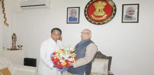 CM कमलनाथ ने राज्यपाल से मुलाकात कर भाजपा पर लगाएं गंभीर आरोप, MP की सरकार को बताया मजबूत कमलनाथ राज्यपाल