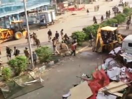15 दिसंबर से CAA-NRC के खिलाफ प्रदर्शन कर रही महिलाओं से दिल्ली पुलिस ने खाली कराया शाहीन बाग, उखाड़े टेंट शाहीन बाग