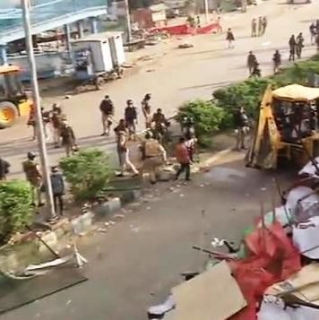 15 दिसंबर से CAA-NRC के खिलाफ प्रदर्शन कर रही महिलाओं से दिल्ली पुलिस ने खाली कराया शाहीन बाग, उखाड़े टेंट शाहीन बाग