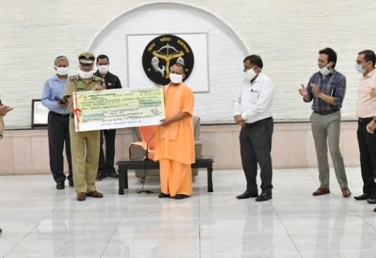 यूपी पुलिस 20 करोड़