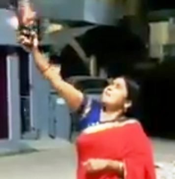 हर्ष फायरिंग करने पर मंजू तिवारी को बलरामपुर जिलाध्यक्ष के पद से किया गया बर्खास्त, FIR दर्ज हर्ष फायरिंग