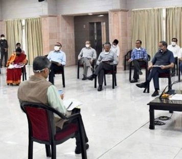 कोरोना से जंग के लिए सीएम योगी का निर्देश, अस्पतालों में PPE किट की न हो कमी, पूल टेस्टिंग को भी दिया जाए बढ़ावा टीम-11