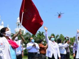 केजीएमयू पर पुष्पवर्षा