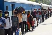 सूरत में फंसे मजदूर