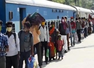 सूरत में फंसे मजदूर