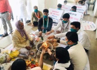 अजय कुमार लल्लू की रिहाई के लिए युवा कांग्रेस ने किया सद्बुद्धि हवन यज्ञ सद्बुद्धि हवन यज्ञ