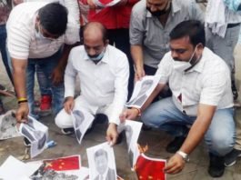 आक्रोशित व्यारपारी
