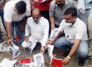 आक्रोशित व्यारपारी