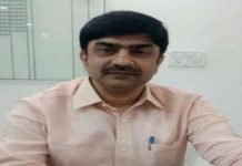 डीएम अखिलेश सिंह