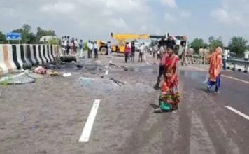 लखनऊ-आगरा एक्सप्रेसवे पर प्रवासी श्रमिकों से भरी तेज रफ्तार बस पलटी, 41 घायल, 17 की हालत गंभीर तेज रफ्तार बस पलटी