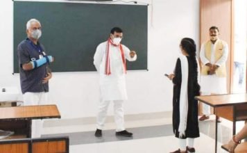 बोले सतीश द्विवेदी, योगी सरकार में लगातर सुधर रही यूपी की बेसिक शिक्षा, मॉडल स्कूल का निरीक्षण भी किया मॉडल स्कूल