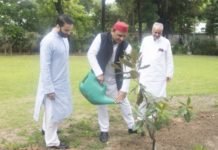 अखिलेश यादव ने सादगी से मनाया 47वां जन्मदिन, कार्यकर्ताओं को दिए गरीबों की मद्द का निर्देश हिम चम्पा