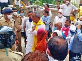 ब्‍यूरोक्रेट्स चला रहें सरकार