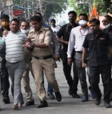 विकास के पकड़े जाने पर शहीद CO के परिवार ने कहा, “ये गिरफ्तारी नहीं, बल्कि उसे मौत से जा रहा बचाया, ये सवाल भी उठाएं” सीओ देवेंद्र मिश्रा का परिवार