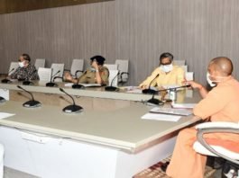 परीक्षा केंद्रों पर भीड़