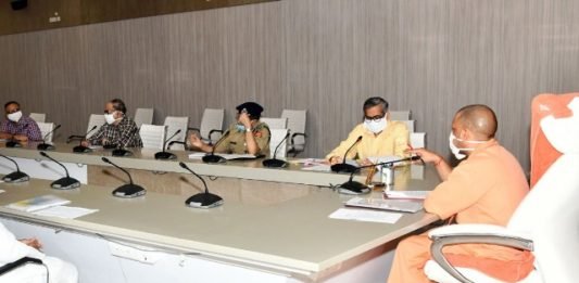 परीक्षा केंद्रों पर भीड़