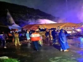 केरल में रनवे पर फिसला विमान, दो हिस्सों में बंटा, पायलट समेत 17 की मौत, 123 घायल केरल विमान हादसा