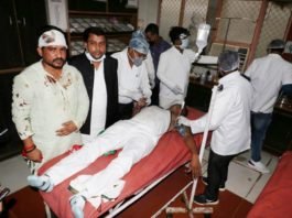 JEE व NEET की परीक्षा स्थगित करने की मांग कर रहे सपाईयों पर बर्बर लाठीचार्ज, अखिलेश ने बताया खूनी हमला खूनी हमला