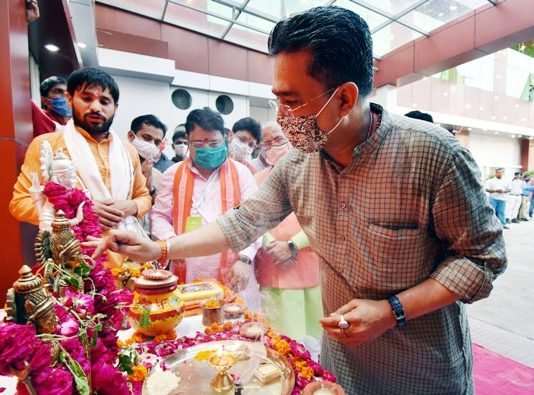 भूमि पूजन की खुशी