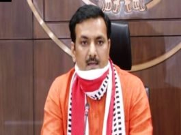 शिक्षक ऑन ड्यूटी