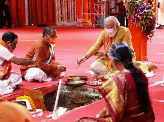 मोदी ने रखी आधारशिला
